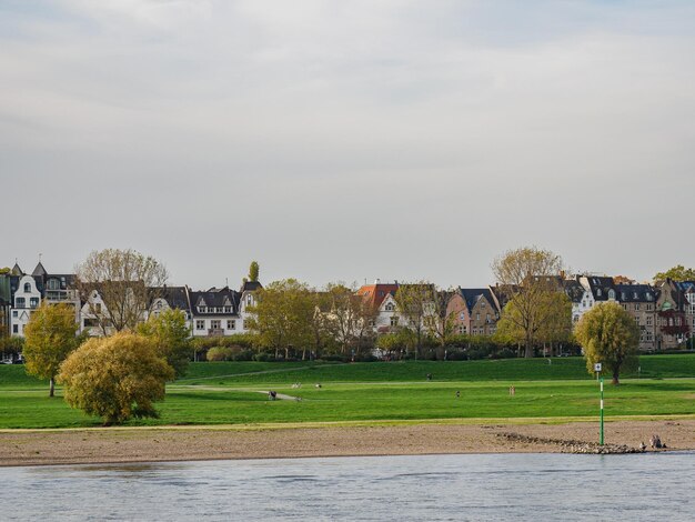 Foto duesseldorf no rio reno