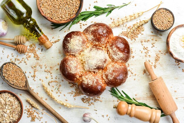 Duftende süße Brötchen aus Mehl Backen aus Roggen und Mehl Draufsicht