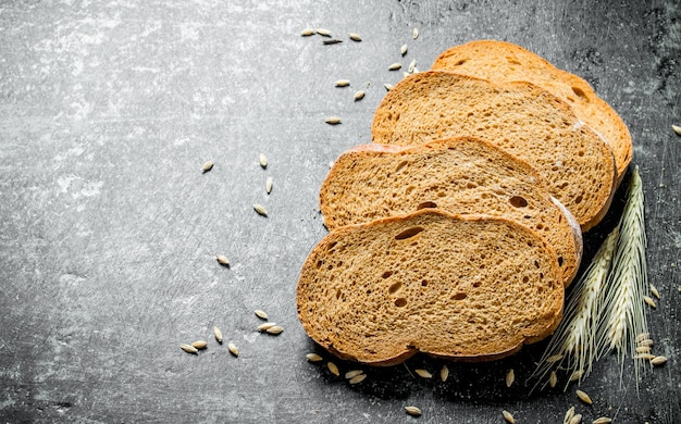 Duftendes Roggenbrot mit Ährchen