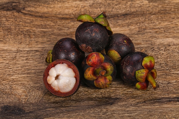 Dulce y deliciosa fruta exótica Mangostán