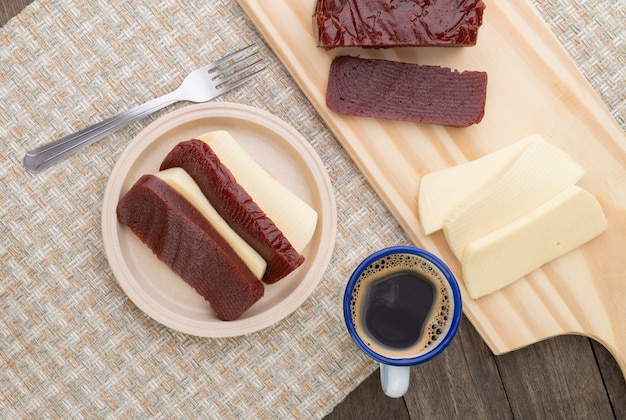 Dulce de Guayaba con Queso de la Granja. Postre típico brasileño casero.