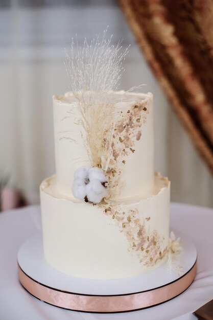 Dulce pastel de bodas blanco grande