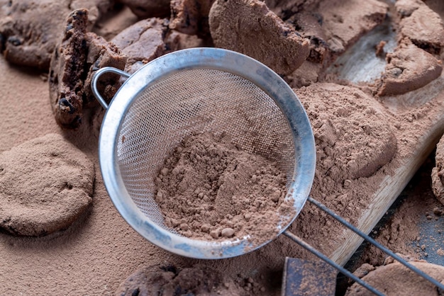 Foto dulce postre crujiente de galletas de chocolate con chocolate