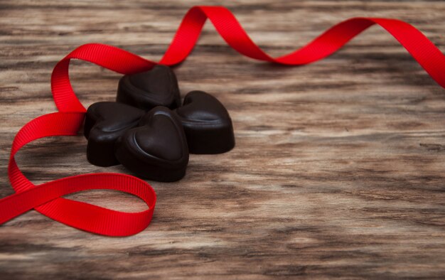 Dulces De Chocolate Y Cinta Roja