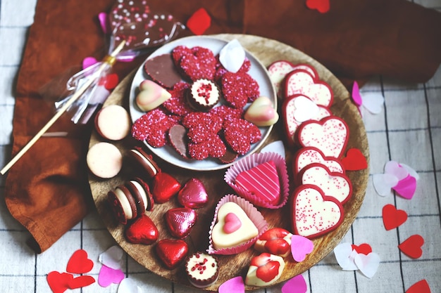 Dulces corazones chocolate y mazapán para san valentín Regalos para enamorados