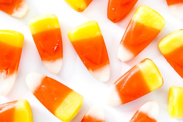 Foto dulces de halloween típicos aislados en blanco