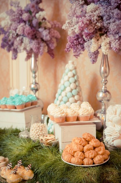 Dulces en la mesa de bodas Color vintage