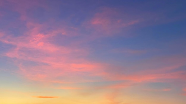 Dulces nubes lindo cielo