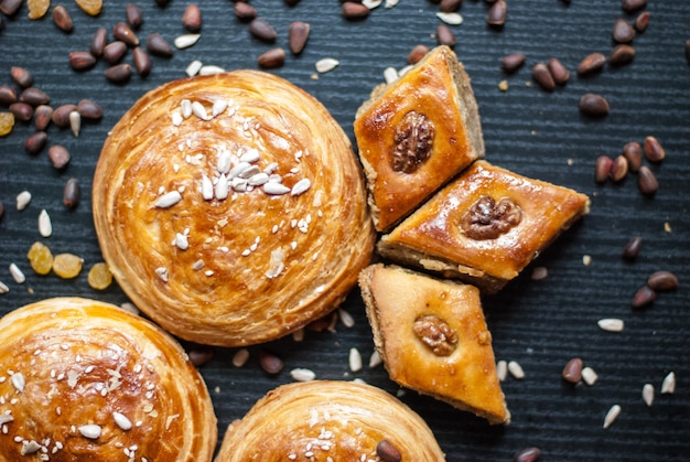 Dulces orientales. Pastelería y nueces diferentes