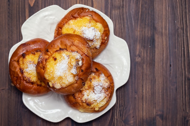 Dulces portugueses con coco Pao de Deus