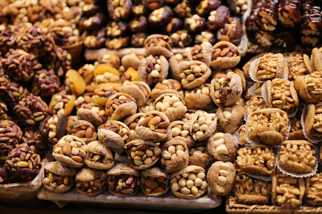 Dulces turcos en el bazar de las especias Estambul Turquia