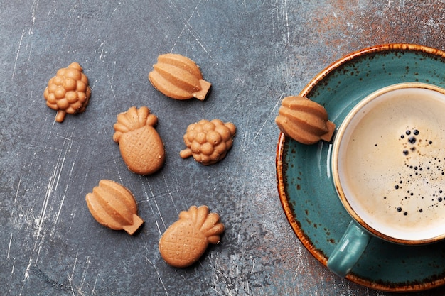 Dulces vegetarianos saludables caseros y taza de café Vista superior plana