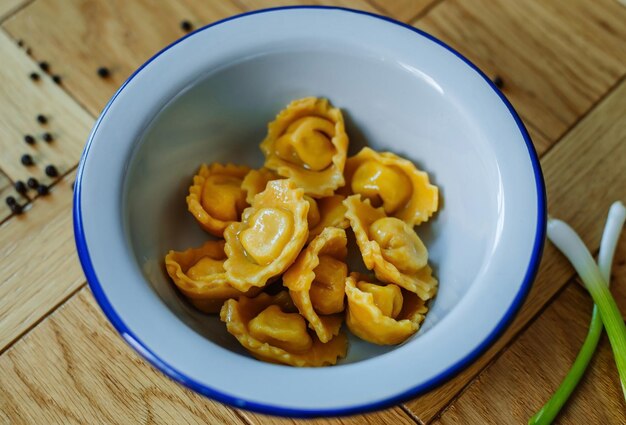 Los dumplings coloridos son una deliciosa comida tradicional en el este