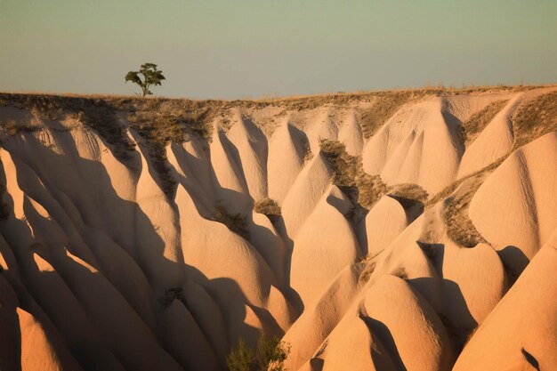 Foto duna de arena en el desierto contra el cielo