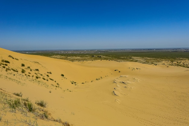 Dunas de arena de la duna de Sarykum Un monumento natural Daguestán Rusia