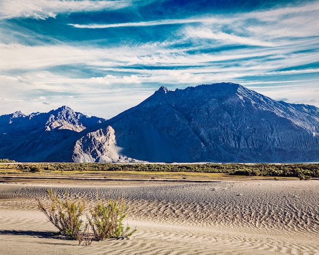 Dunas de arena en las montañas