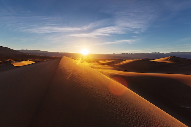 Dunas de arena en el Parque Nacional Valle de la Muerte, California, EE.