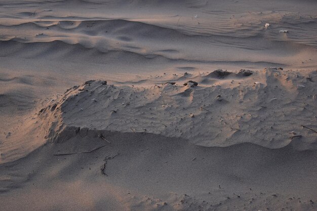 Dunas de areia criadas pelo vento deitadas planas