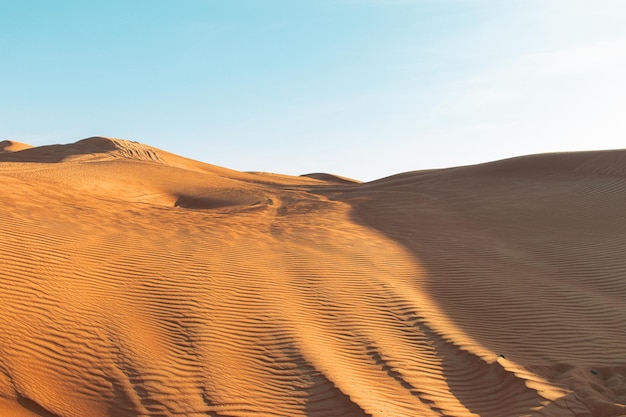 Dunas de areia do deserto fecham Dubai 2023