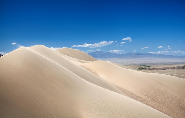 Dunas de areia no deserto