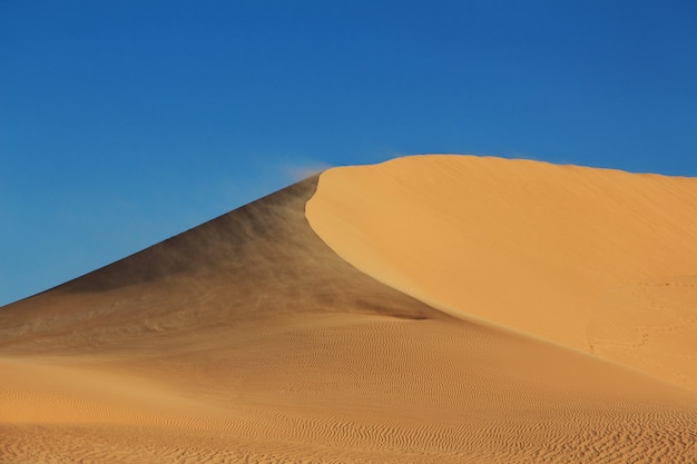 Dunas en el desierto del Sahara en el corazón de África