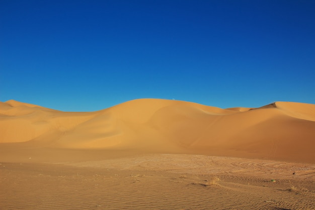 Dunas en el desierto del Sahara en el corazón de África