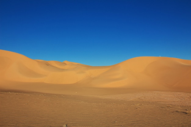 Dunas en el desierto del Sahara en el corazón de África