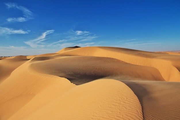Dunas no deserto do Saara, no coração da África