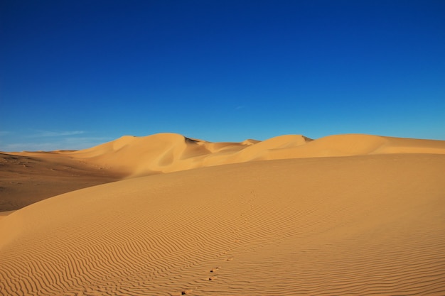 Dunas no deserto do Saara, no coração da África