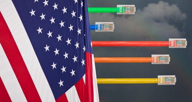 Dunkle Wolken und USA-Flagge im Netzneutralitätsbild