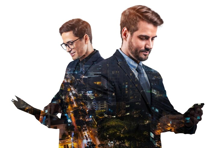 Foto dupla exposição de dois jovens empresários bem sucedidos em frente à cidade asiática de bangkok conceito de trabalho em equipe noite