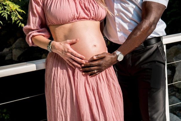 Durchschnitt eines Mannes mit einer schwangeren Frau