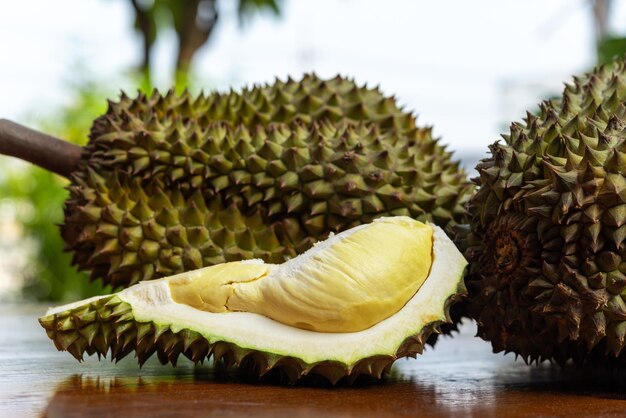 Foto durian é um rei de frutas na tailândia e na ásia frutas têm uma casca de espinhos e doce pode comprar