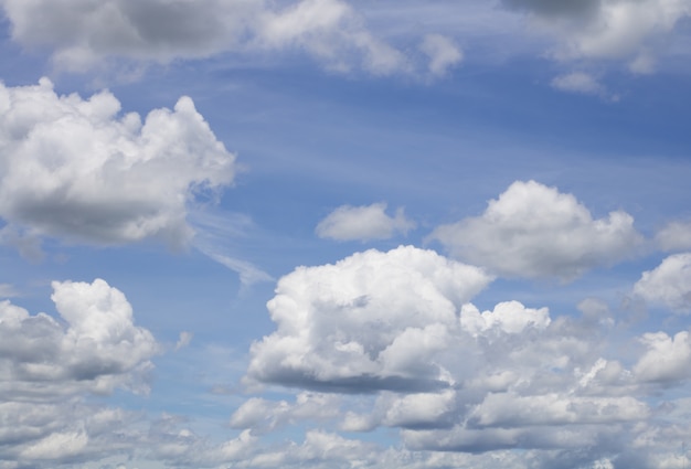 Dynamische Wolke und Himmel der Fantasie und der Weinlese