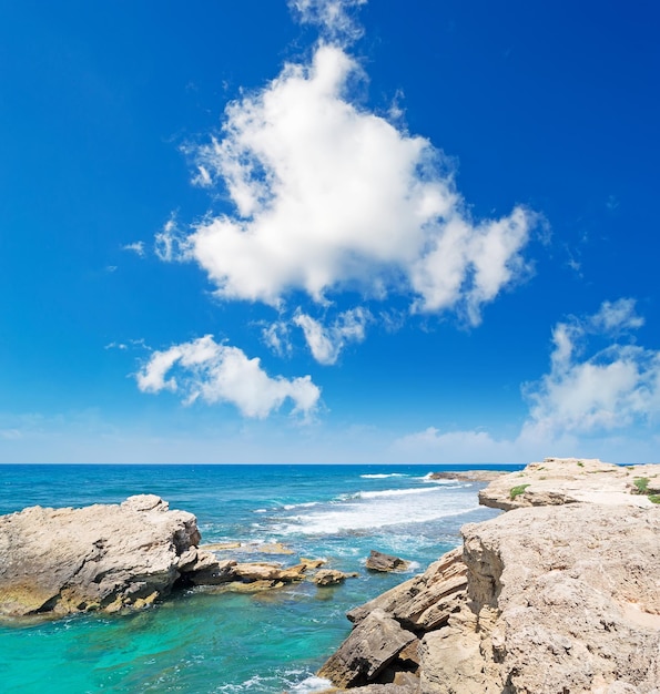 É a praia de Arutas em um dia claro