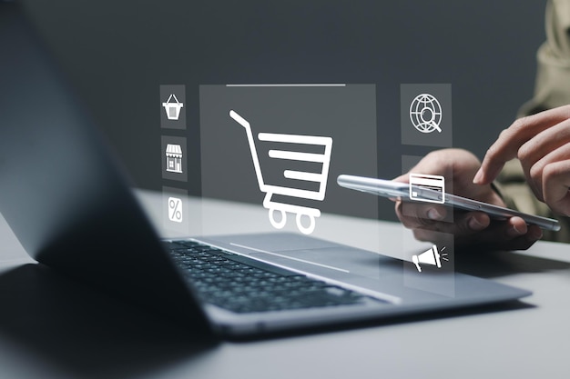 E-Commerce-Geschäft Konzept Geschäftsmann verwendet Smartphone mit Online-Shopping-Symbolen für Internet-Shopping Online-Kauf E-commerce-Laden Online-Business-Shopping im Internet
