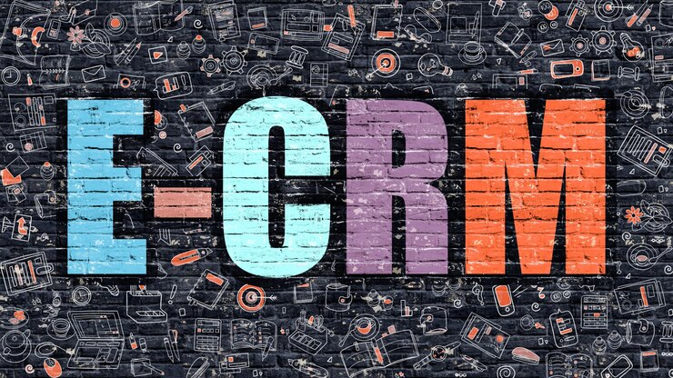Foto e-crm - gestión electrónica de la relación con el cliente - concepto. e-crm dibujado en dark wall. e-crm en diseño doodle multicolor. concepto e-crm. ilustración moderna en estilo doodle design de e-crm.