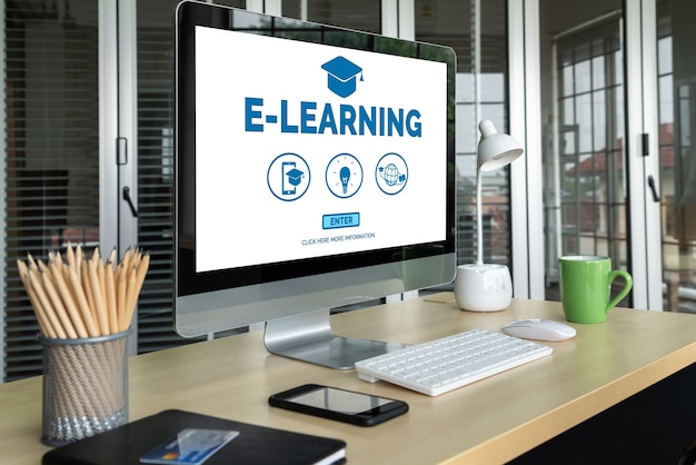 E-learning e educação online para o conceito de estudante e universidade.