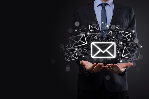 E-mail marketing e conceito de boletim informativo. Entre em contato conosco por e-mail de boletim informativo e proteja suas informações pessoais do conceito de e-mail de spam. Esquema de vendas diretas no negócio. Lista de clientes para mailing.