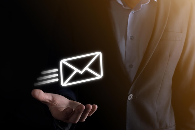 E-Mail-Marketing und Newsletter-KonzeptKontaktieren Sie uns per E-Mail-Newsletter und schützen Sie Ihre persönlichen Daten vor Spam