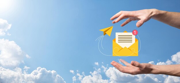 E-Mail-Marketing und Newsletter-KonzeptKontaktieren Sie uns per E-Mail-Newsletter und schützen Sie Ihre persönlichen Daten vor Spam