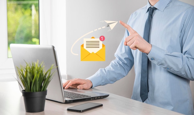 E-Mail-Marketing und Newsletter-KonzeptKontaktieren Sie uns per E-Mail-Newsletter und schützen Sie Ihre persönlichen Daten vor Spam