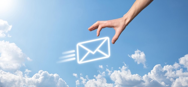 E-Mail-Marketing und Newsletter-KonzeptKontaktieren Sie uns per Newsletter-E-Mail und schützen Sie Ihre persönlichen Daten vor Spam