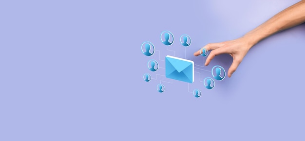 E-Mail- und Benutzersymbolzeichensymbol Marketing- oder Newsletter-KonzeptdiagrammE-Mail sendenMassenpostE-Mail- und SMS-Marketingkonzept Schema des Direktverkaufs in Unternehmen Liste der Kunden für den Versand