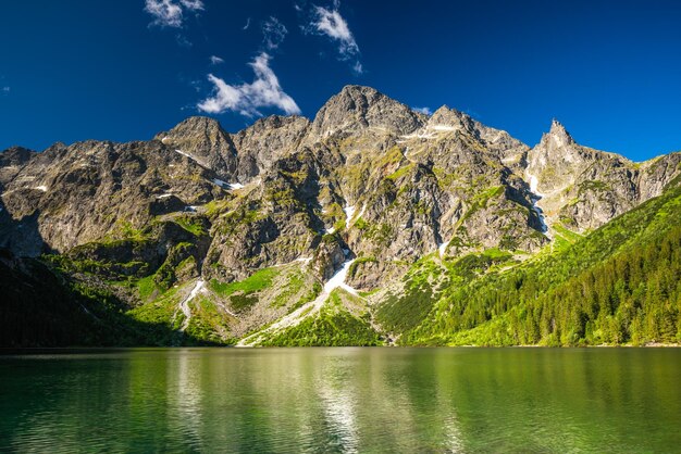 Eaye of the sea lake nas montanhas polonesas de tatras