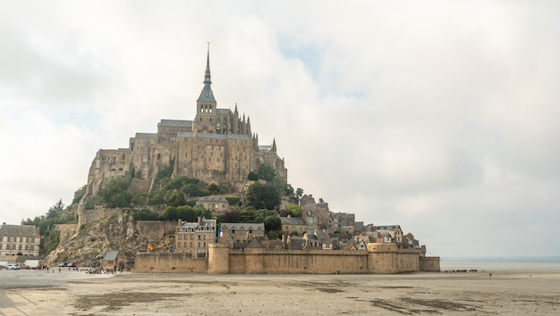 Ebbe am Mont Saint-Michel im Département Manche, Normandie, France