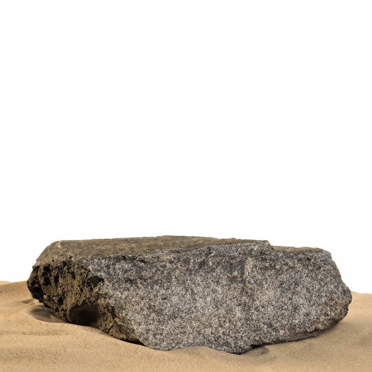 Foto echtes steinpodium in sand mit weißem hintergrund