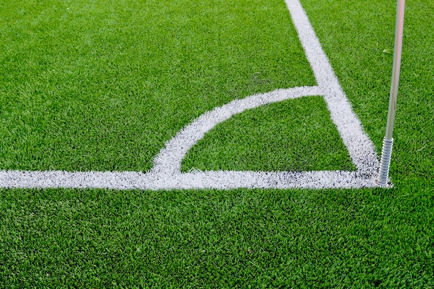 Eckgrenzmarkierungen des Grasfußballplatzes