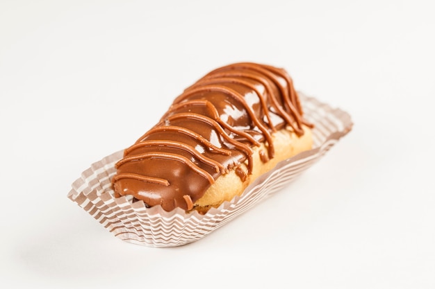 Eclair de chocolate con relleno de chocolate