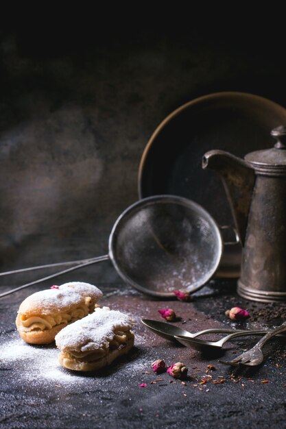 Eclairs com chocolate branco